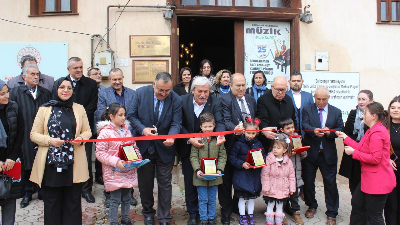 Osmaneli'nde 'Halk Kütüphanesi' yeni yerinde hizmete açıldı