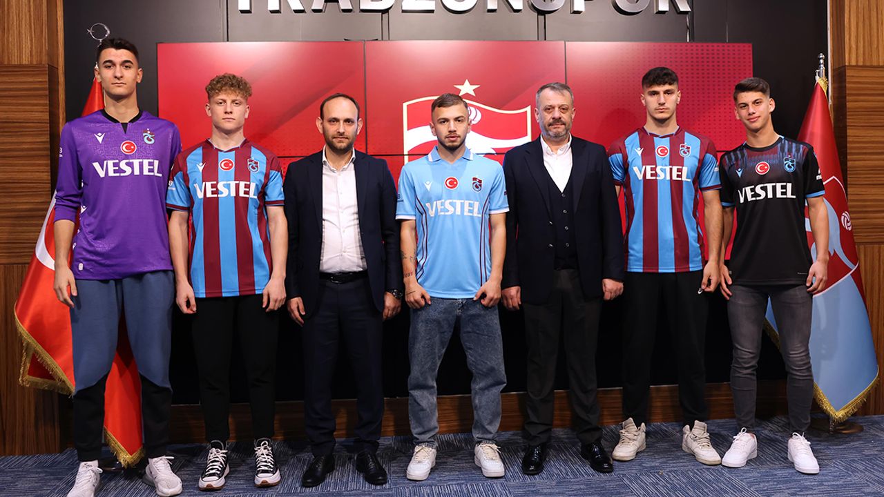Trabzonspor alt yapısından yetişen 5 futbolcu ile profesyonel sözleşme imzaladı