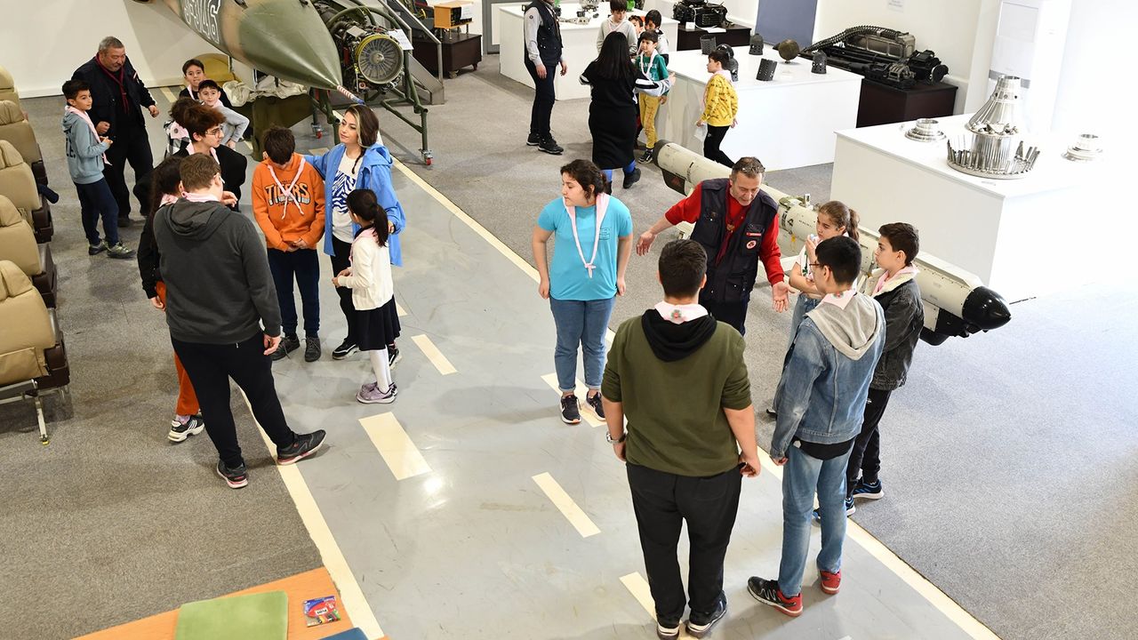 Çocuklar izciliği öğreniyor