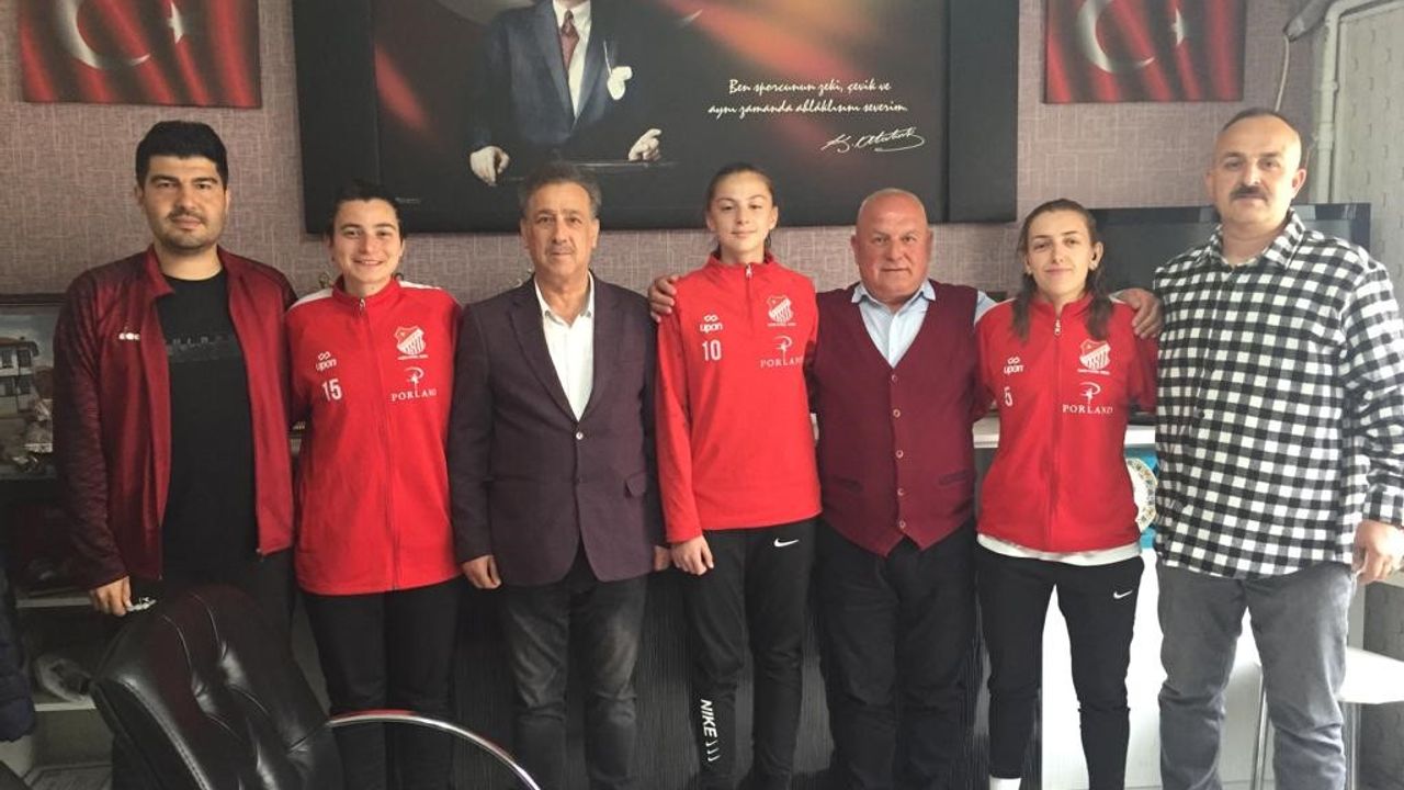 Milli davet alan genç sporculardan Başkan Tosun’a ziyaret