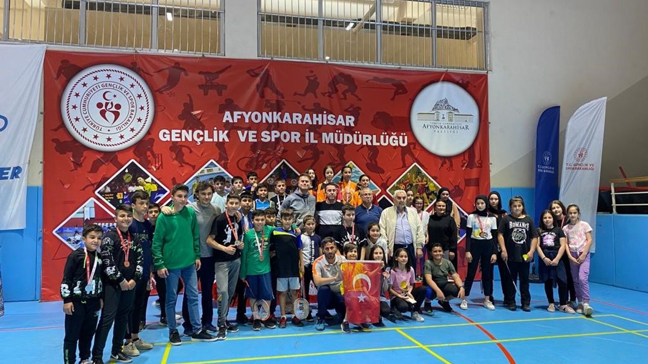Afyonkarahisar’da badminton şenliği sona erdi
