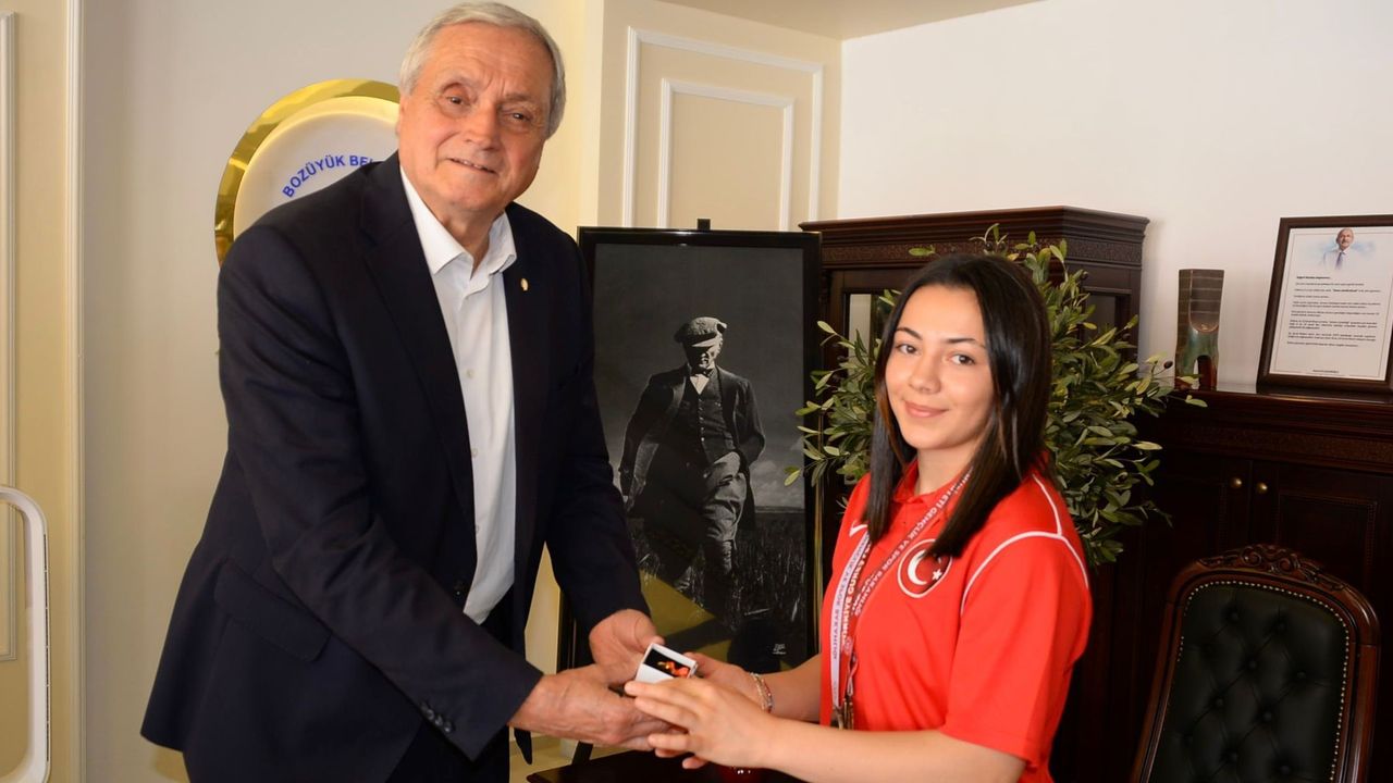 Başkan Bakkalcıoğlu, Bilecik’in gururu sporcu Başak Duman’ı ağırladı