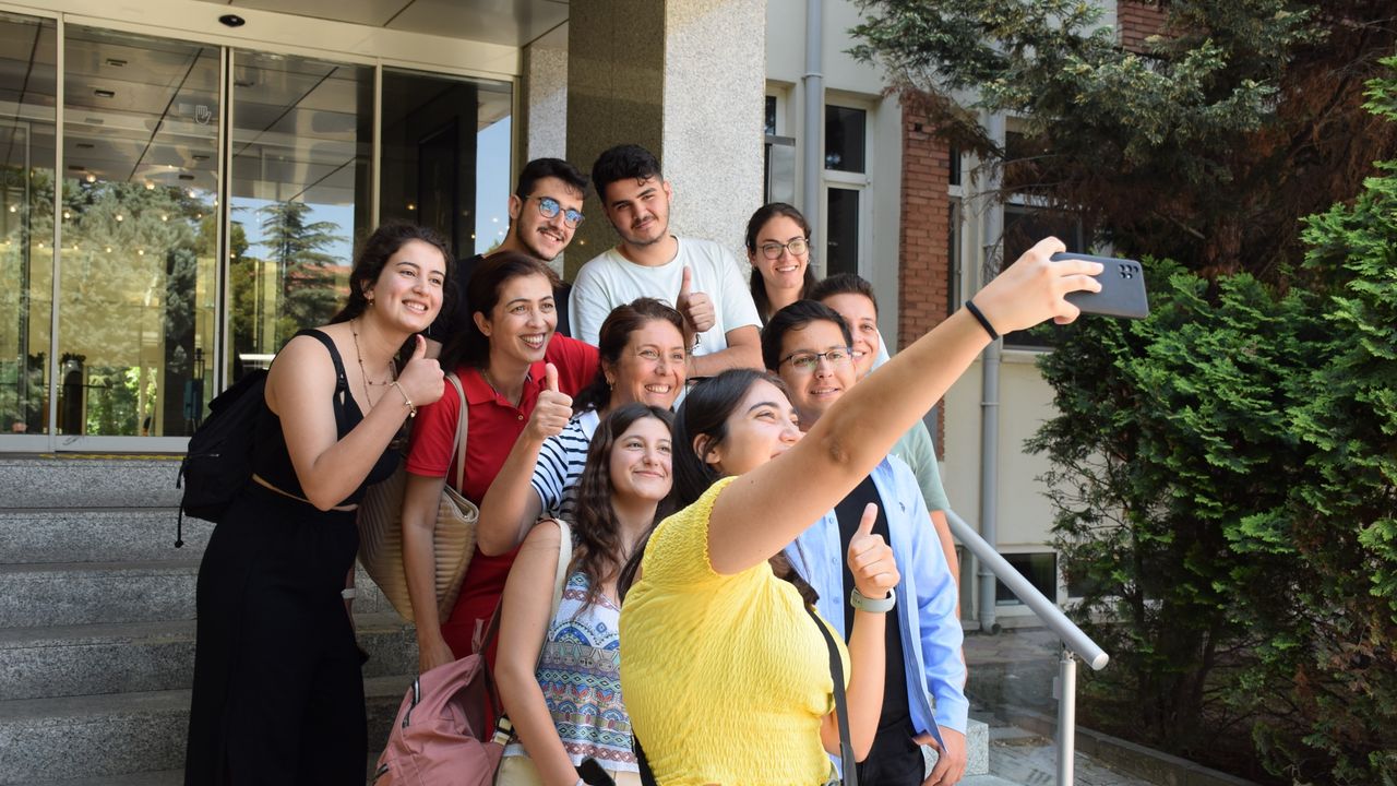 Anadolu Üniversitesi başarılı öğrencileri Eskişehir’de ağırladı