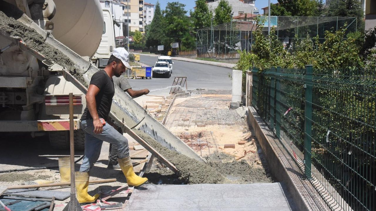 Bilecik Belediyesi'nden cadde ve sokaklarda alt yapı çalışmaları