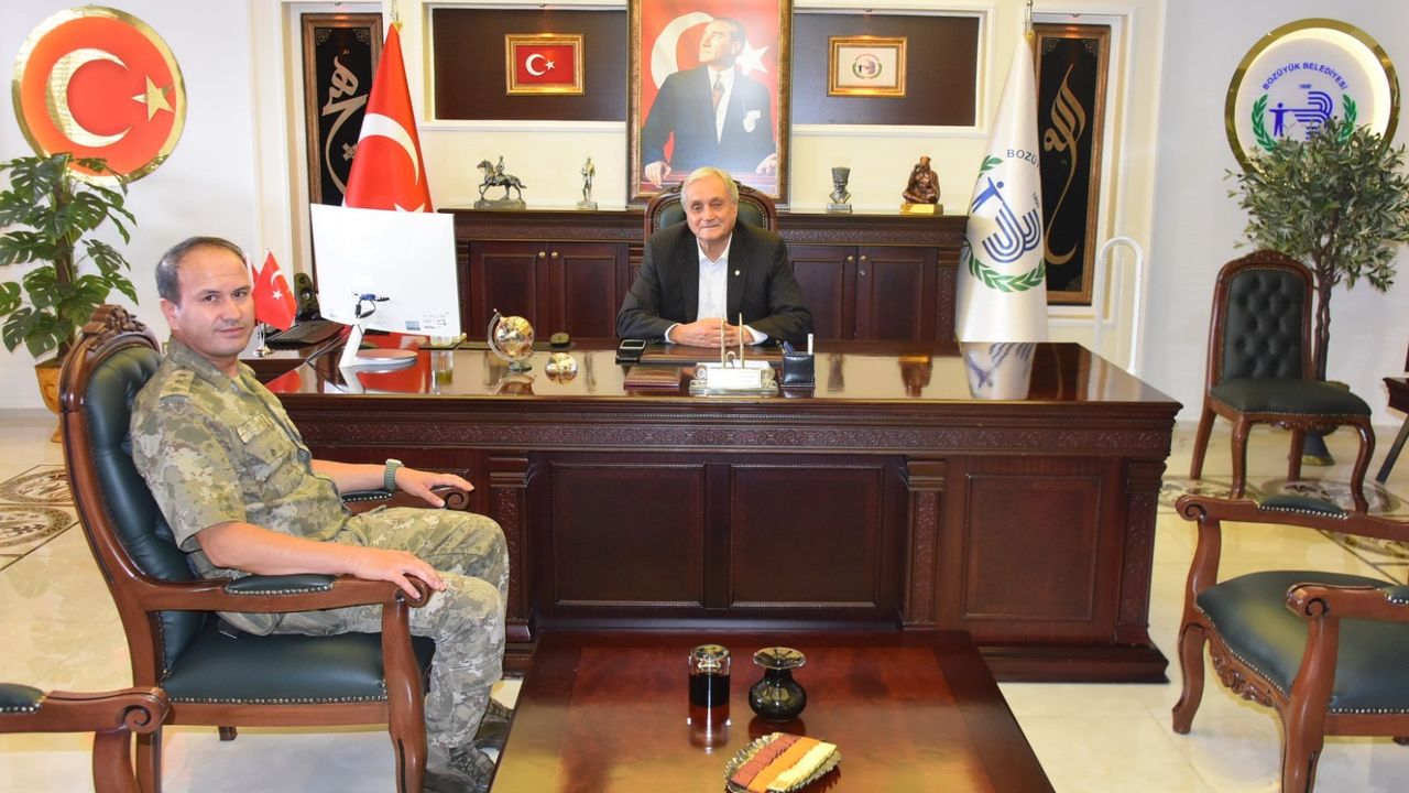 Bakkalcıoğlu, Garnizon Komutanı Yılmaz ve Kaymakam Altay ile bir araya geldi