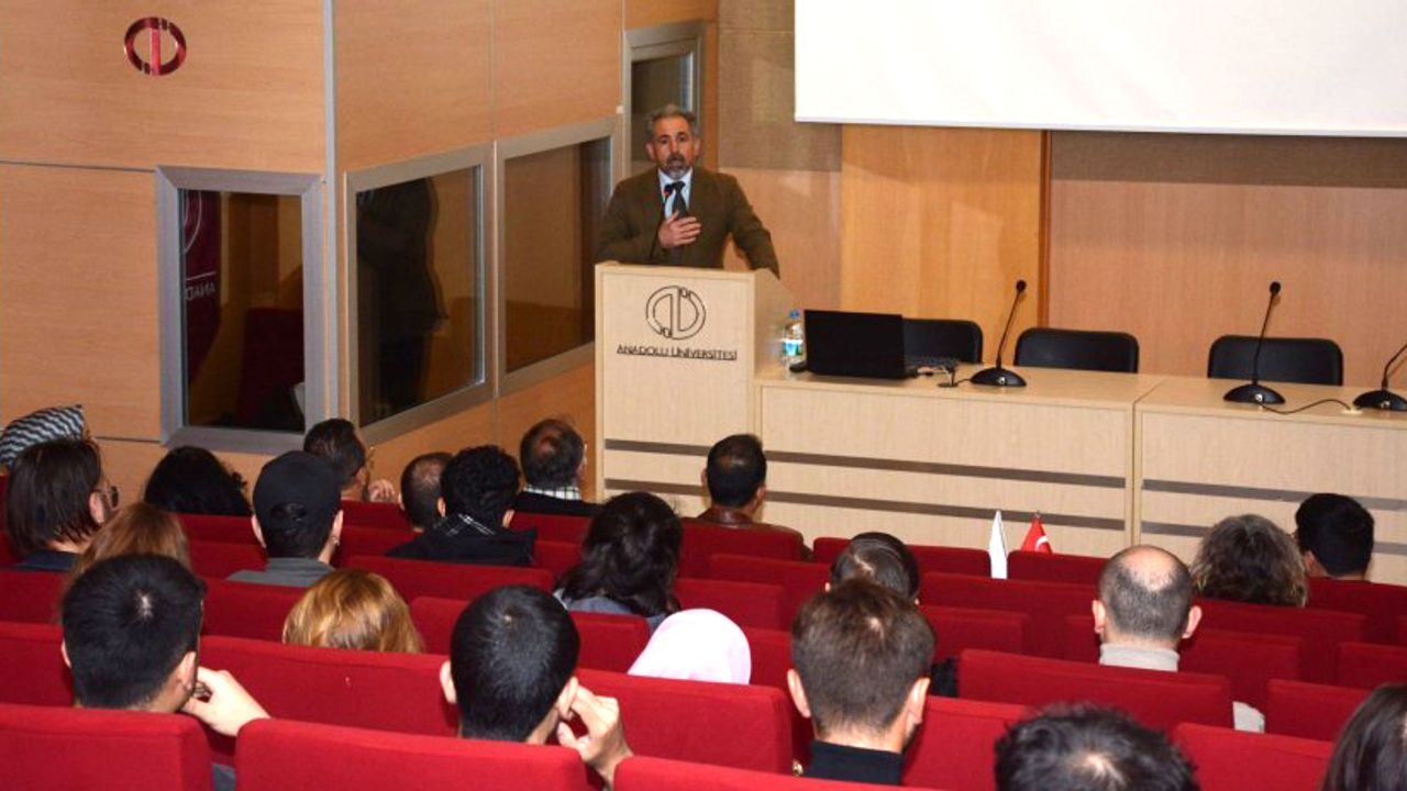 Edebiyat Fakültesinden ‘Milli Devlet ve Cumhuriyet'in Anlamı Üzerine’ konferansı