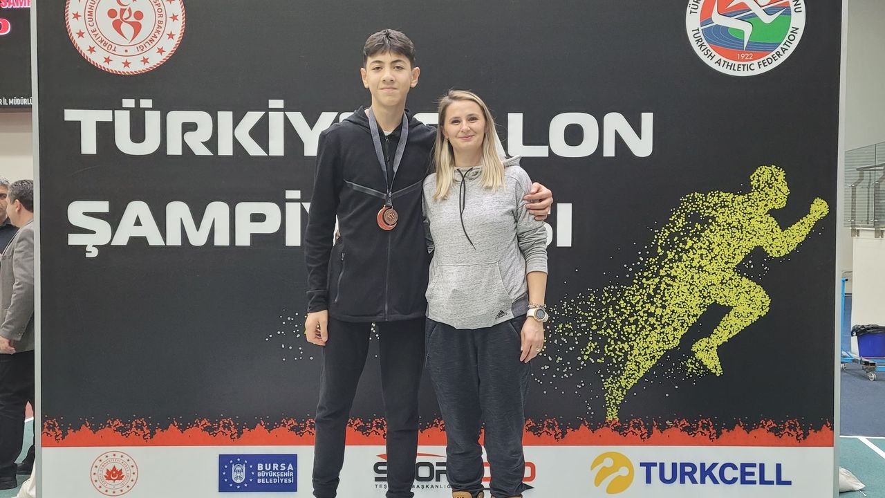 Uzun atlamada Türkiye üçüncüsü oldu