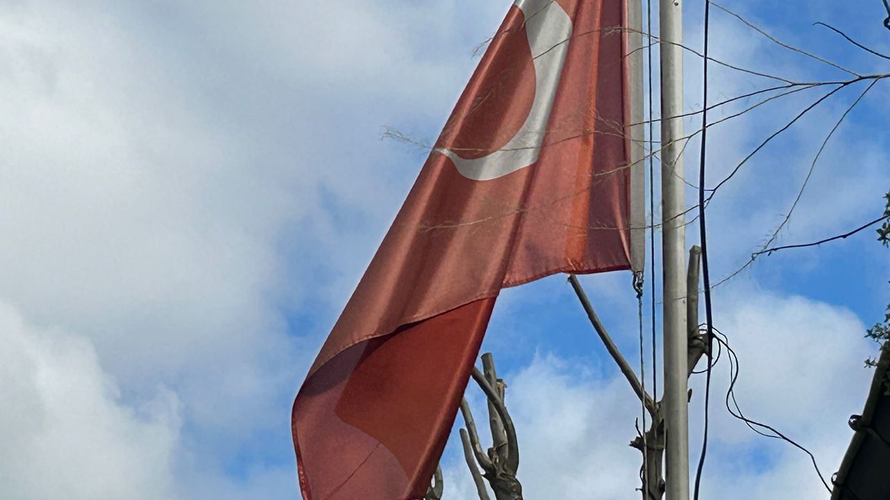 Bakımsız Türk bayrağının hali tepkiye sebep oldu