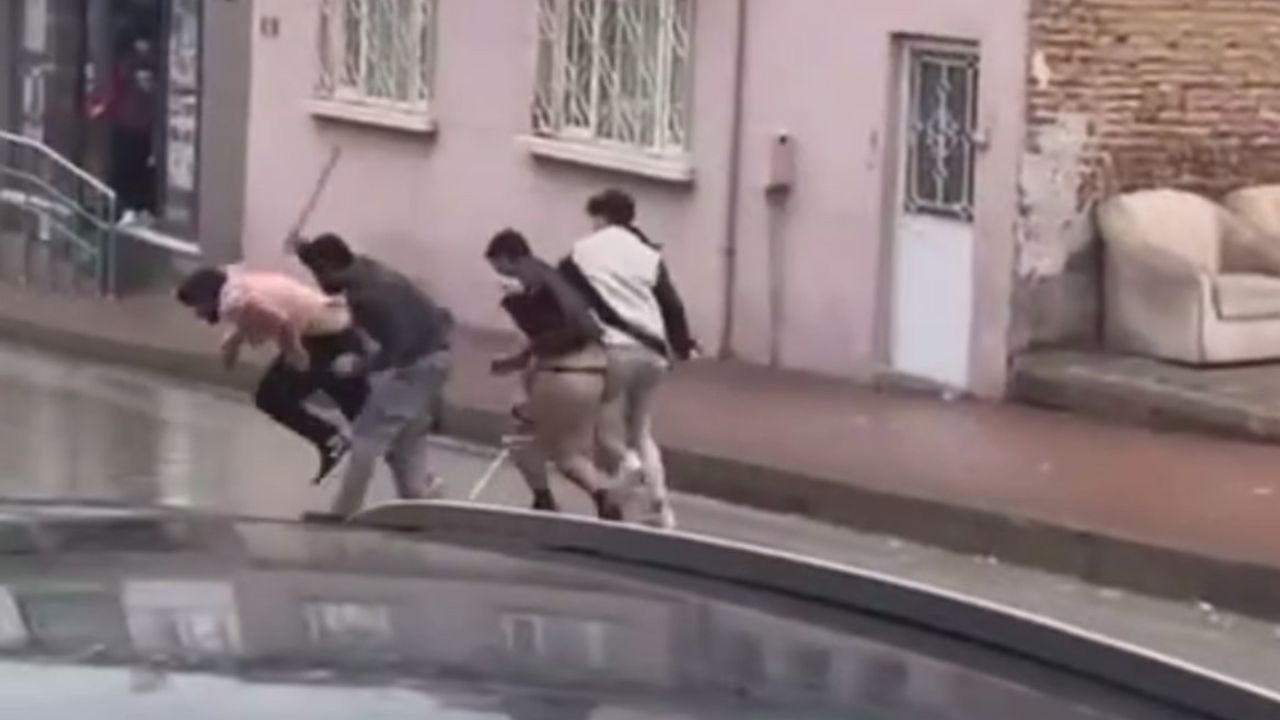 Sokak ortasındaki taşlı sopalı kavga sonrası 3 kişi gözaltına alındı