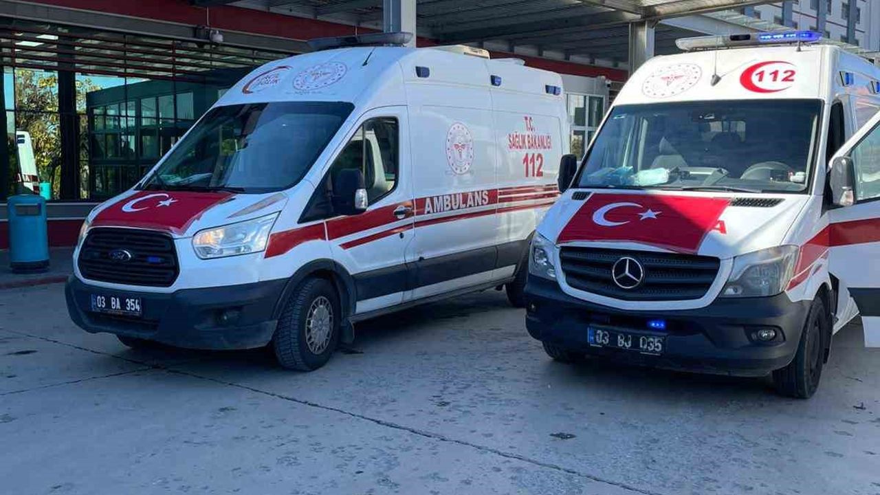Ambulansları Türk bayrakları ile süslediler