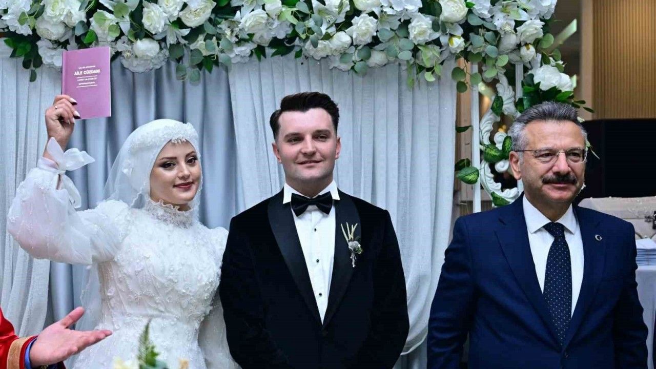Vali Aksoy, dünyaevine giren polis çiftin mutluluğuna ortak oldu