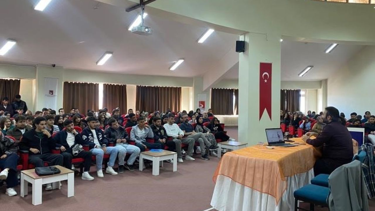 Bilecik’te Osmaneli MYO öğrencilerine teknoloji bağımlılığı eğitimi verildi