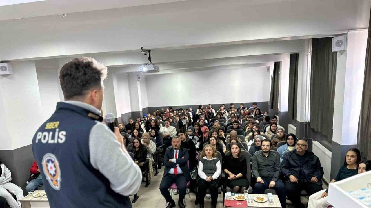 Polisten 500 öğrenciye SİBERAY egitimi
