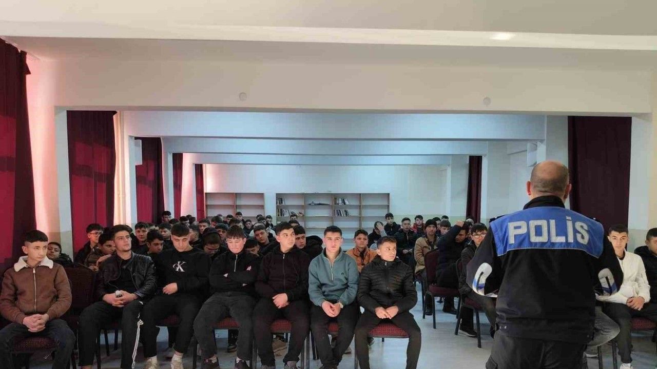 Polisten çıraklık okulu öğrencilerine yönelik eğitim