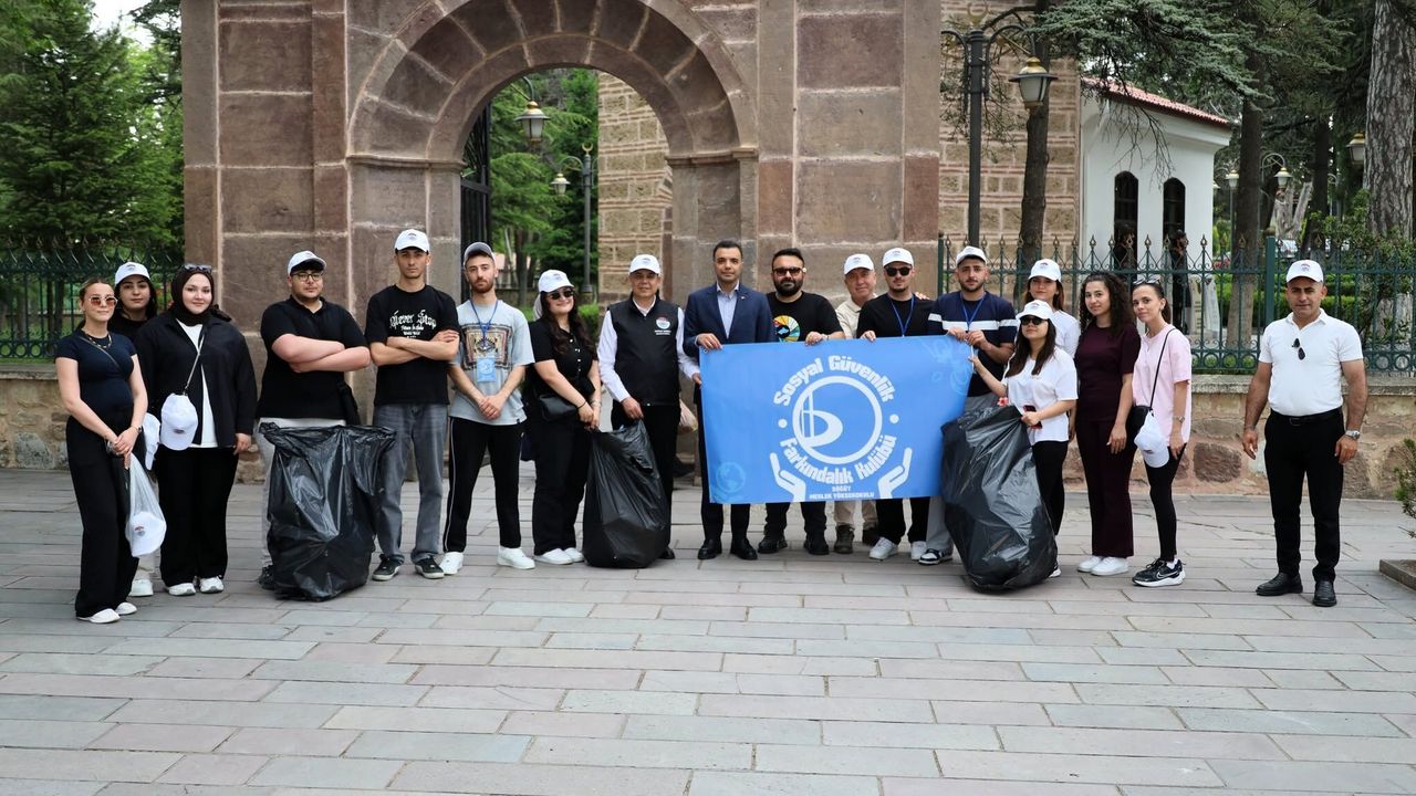 Ertuğrulgazi Türbesi Çevresinde Anlamlı Temizlik Seferberliğ