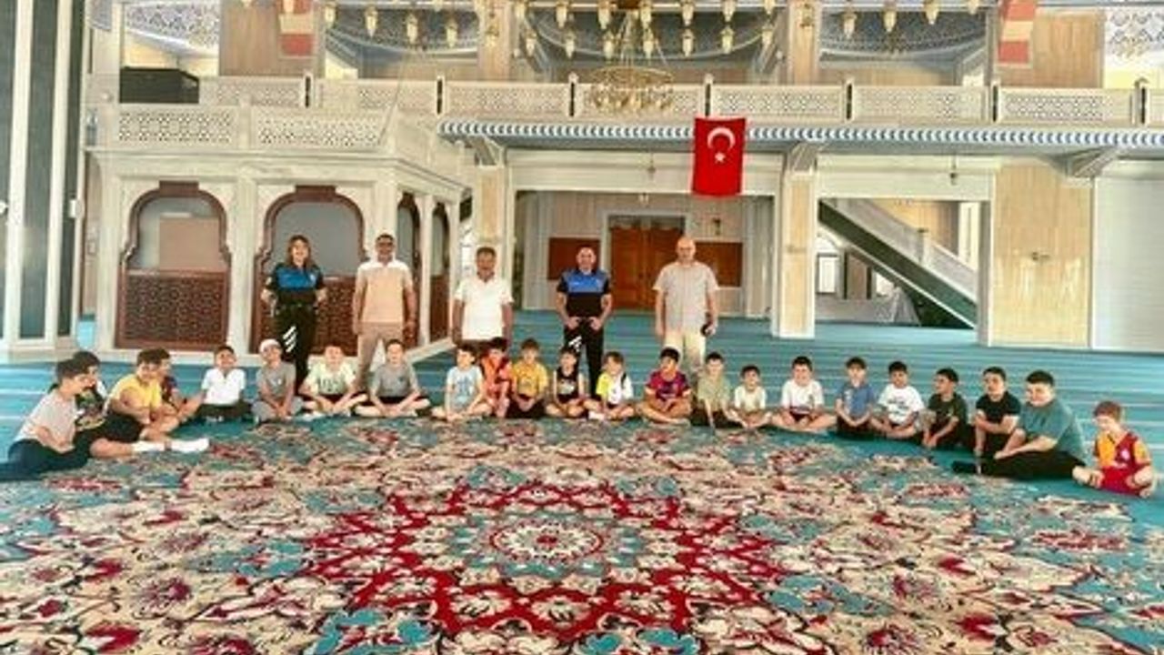 Polisten Yaz Kur’an Kursu Öğrencilerine Güvenlik Eğitimi