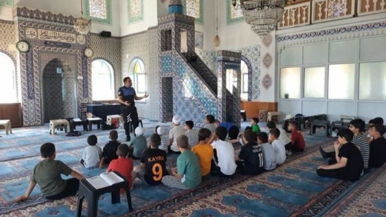 Polisten Yaz Kur’an Kursu Öğrencilerine Güvenlik Eğitimi