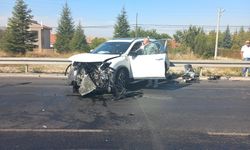 Otomobillerin kafa kafaya çarpıştığı kazada 4 kişi yaralandı