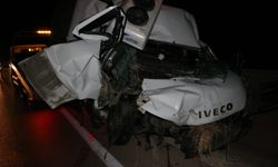 Kamyona arkadan çarpan kamyonet sürücüsü ağır yaralandı