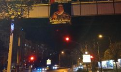 Kassam Tugayları Sözcüsü Ebu Ubeyde’nin posteri asıldı