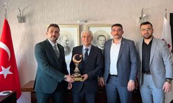 Alperen Ocakları’ndan Rektör Prof. Dr. Adnan Özcan’a ziyaret