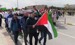 Öğrencilerden Filistin’deki şiddete karşı sessiz yürüyüş