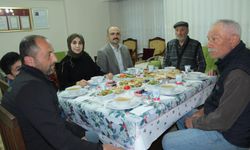 Şehit ailesinin iftar sofrasına misafir oldu