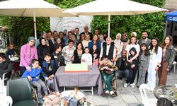 Başkan Bakkalcıoğlu, özel öğrencilerle birlikte annelerinin Anneler Günü’nü kutladı