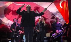 BOZÜYÜK KURTULUŞUNU SEVİLEN SANATÇI HALUK LEVENT’İN KONSERİ İLE KUTLADI