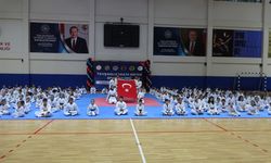 Karate Okulu'nda 180 sporcuyla kuşak töreni düzenlendi