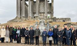 AB BÜYÜKELÇİLERİ, ÇAVDARHİSAR AİZANOİ ANTİK KENTİ'Nİ GEZDİ