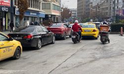 YIKIM İÇİN CADDE KAPATILINCA KENT TRAFİĞİNİ KİLİTLENDİ