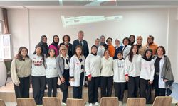 MESLEK LİSESİ ÖĞRENCİLERİNDEN İŞARET DİLİYLE ANLAMLI KUTLAMA