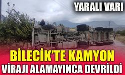 BİLECİK'TE KAMYON VİRAJI ALAMAYINCA DEVRİLDİ!