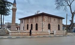 TARİHİ CAMİİ MÜBAREK GÜNDE KAPILARINI AÇIYOR