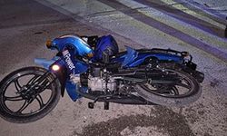 Plakasız motosikletini kasksız kullanırken kaza yapıp ağır yaralandı, 50 bin lira ceza kesildi