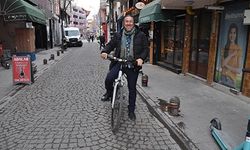 60 YAŞINDA PEDAL ÇEVİREREK SAĞLIĞINI KORUYOR