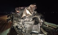 OTOMOBİL, KAMYONA ARKADAN ÇARPTI SÜRÜCÜ AĞIR YARALANDI