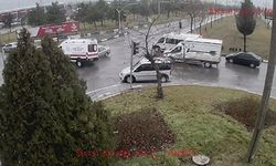 AMBULANSIN DEVRİLDİĞİ KAZA GÜVENLİK KAMERASINDA