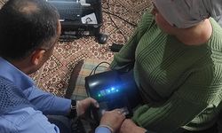 KİMLİK YENİLEME İŞLEMİ İÇİN VATANDAŞIN EVİNE GİTTİLER