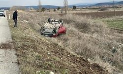 OTOMOBİL TAKLA ATTI: 4 YARALI