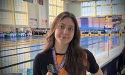 Sudem Deniz, uluslararası yüzme yarışmasında şampiyon oldu