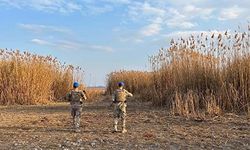 Jandarma Eber Gölü’nü havadan ve karadan koruyor