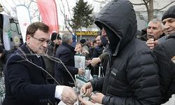 VATANDAŞLARA ÜCRETSİZ FİDAN DAĞITILDI