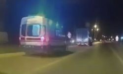 AMBULANSA KASITLI OLARAK YOL VERMEYEN TIR SÜRÜCÜSÜNÜ POLİS AFFETMEDİ