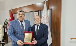 YILLARIN EMEKTAR EĞİTİMCİSİ EMEKLİYE AYRILDI
