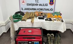 KAÇAK KAZI YAPAN ŞAHISLAR SUÇÜSTÜ YAKALANDI