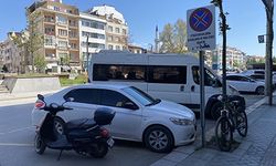 OTOBÜS DURAKLARINI OTOPARKA ÇEVİRDİLER