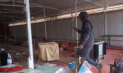 YIKIM YAPILACAK İŞ YERİNDE ZABITA EKİPLERİYLE ÇALIŞANLAR ARASINDA KAVGA: 5 YARALI