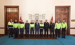 Vali Şefik Aygöl'den trafik personeline başarı belgesi